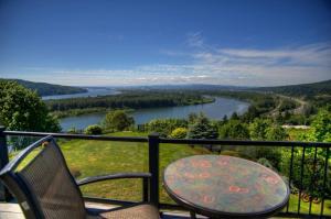 glass deck railings