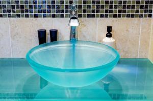 washbasin made of tempered glass