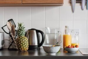 modern kitchen glass backsplash