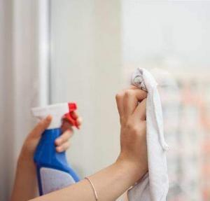 how to clean cloudy window glass