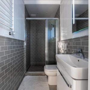 types of glass shower doors