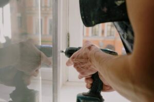 how to drill a hole in glass